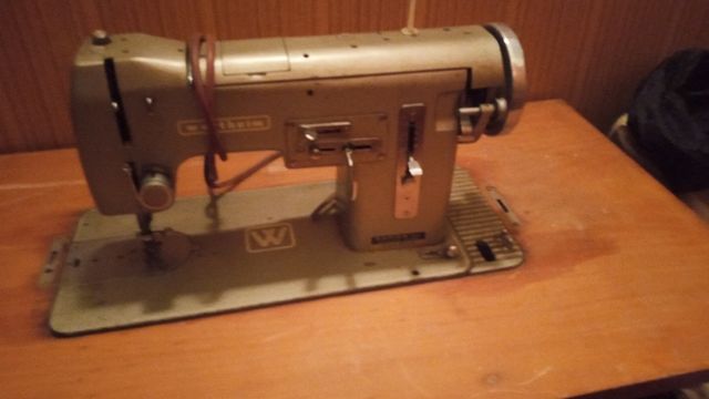 maquina d coser antigua