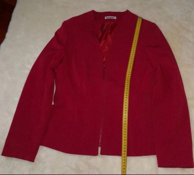 Blazer roja El Corte Inglés.