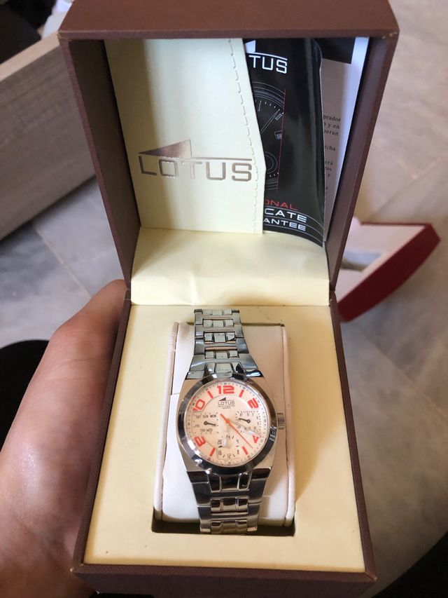 Reloj lotus
