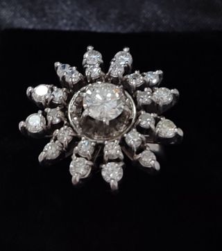 Anillo de oro y diamantes naturales