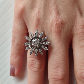 Anillo de oro y diamantes naturales
