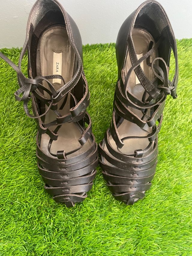 Sandalia tacón cangrejera Zara