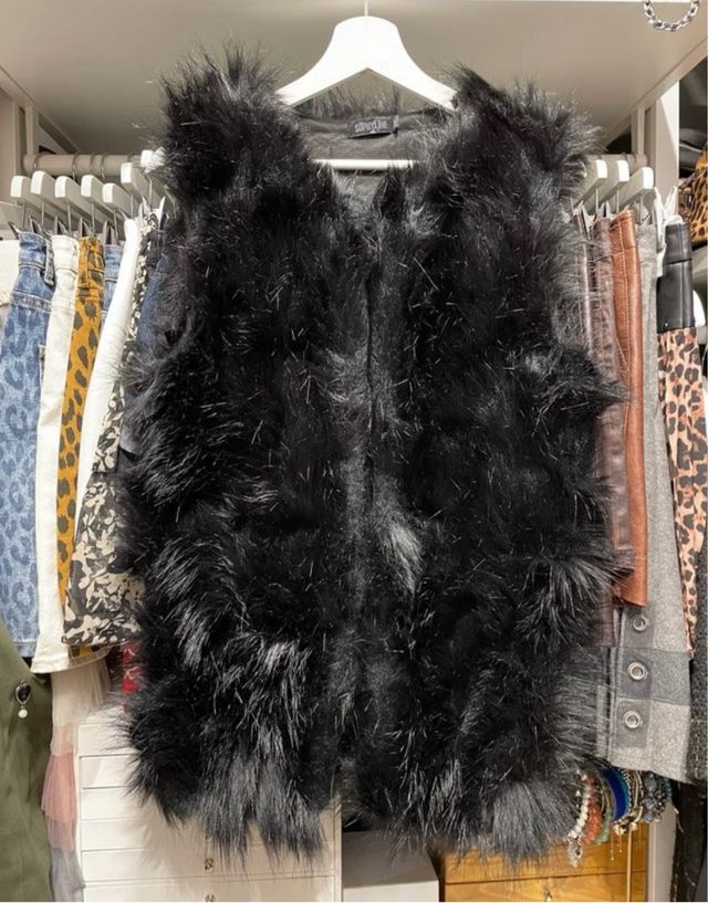 Chaleco de pelo ecológico negro