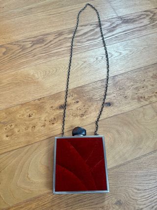 Bolso de mano con cadena Adolfo Domínguez 