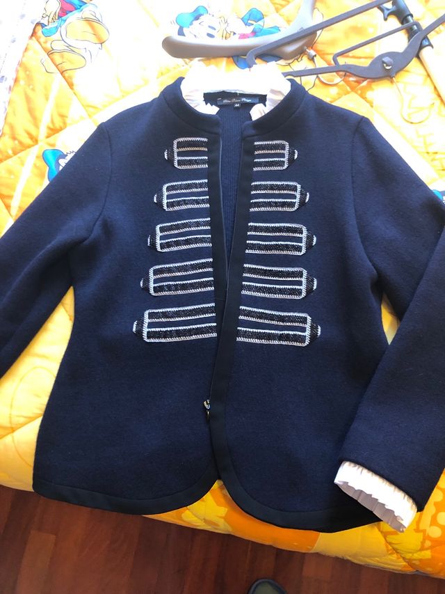 Abito con giacca marchio BLeu Blanc Rouge