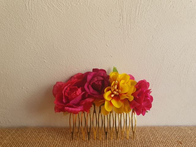 Peinecillo tonos rosa fucsia y amarillo