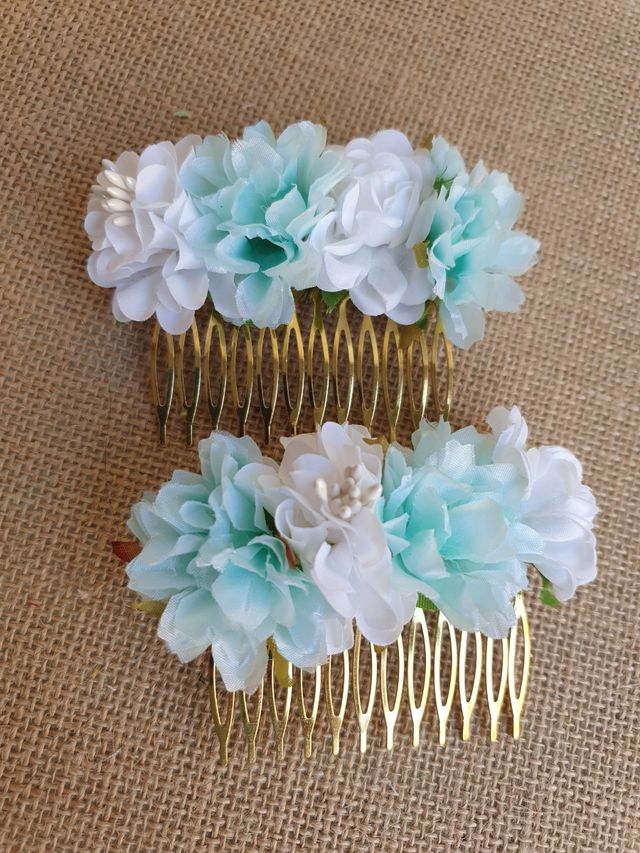 Conjunto dos peinecillos verde agua y blanco