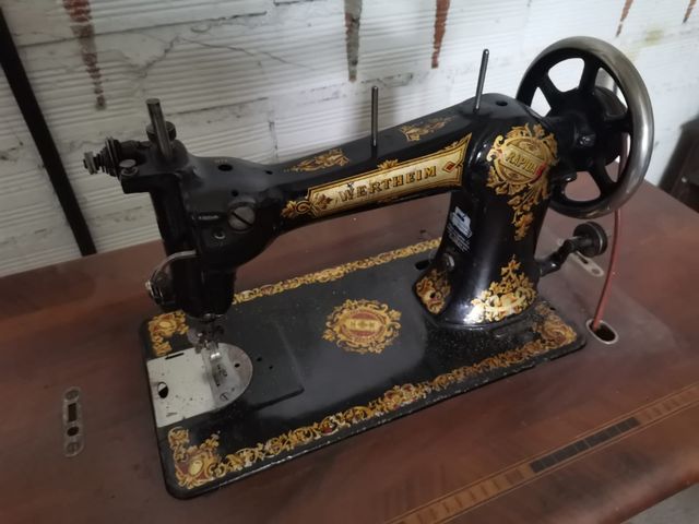 Maquina coser antigua