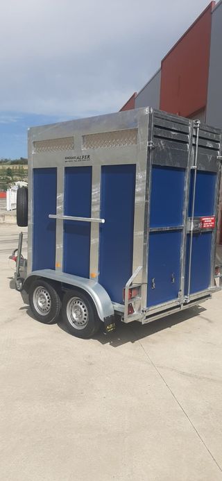 Remolque NUEVO para caballos plaza y media
