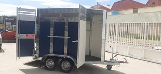 Remolque NUEVO para caballos plaza y media