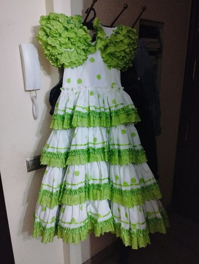 traje de gitana blanco y verde de niña