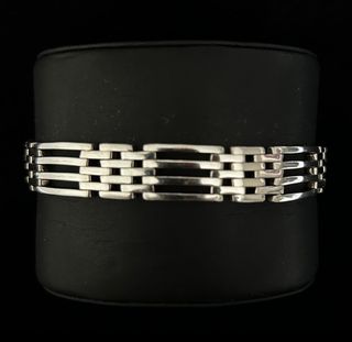 Pulsera plata.