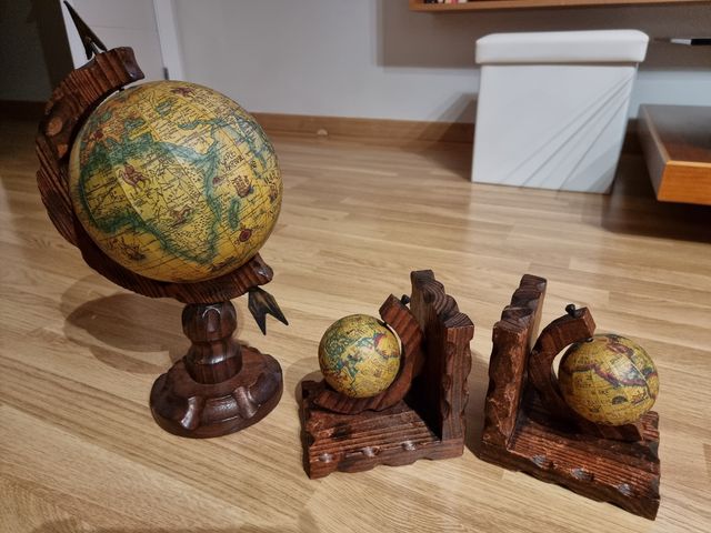 bola mundo madera y 2 reposalibros a conjunto