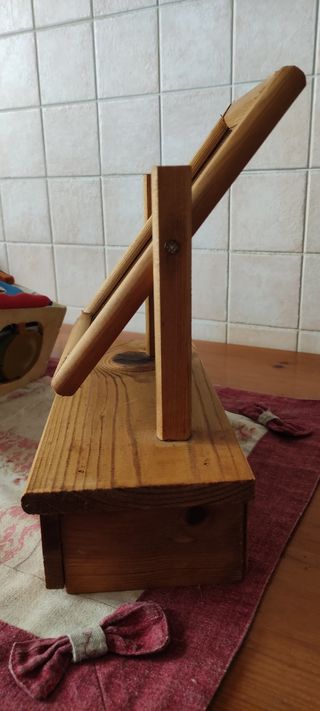 piccola toeletta da tavolo in legno