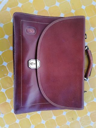 maletín o cartera de piel, para documentos.