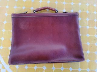 maletín o cartera de piel, para documentos.