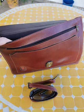 maletín o cartera de piel, para documentos.