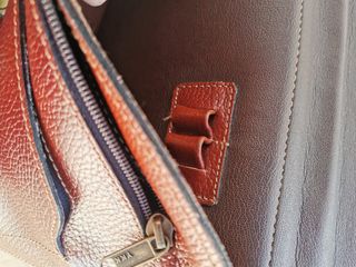 maletín o cartera de piel, para documentos.