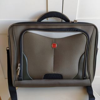 Maletín para portátil 17". Nuevo 48 x 36 cm