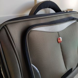 Maletín para portátil 17". Nuevo 48 x 36 cm