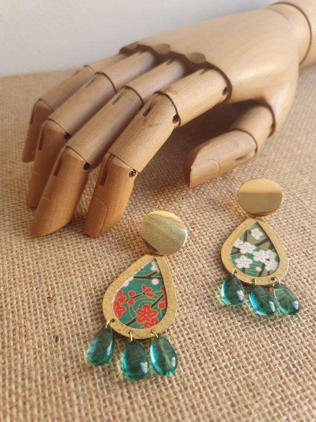 Pendientes estampado japonés y cristal verdes