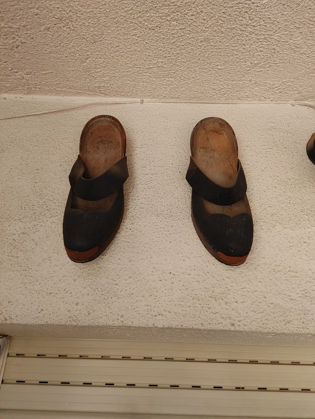 vendo pareja de zuecos muy antiguos para adorno