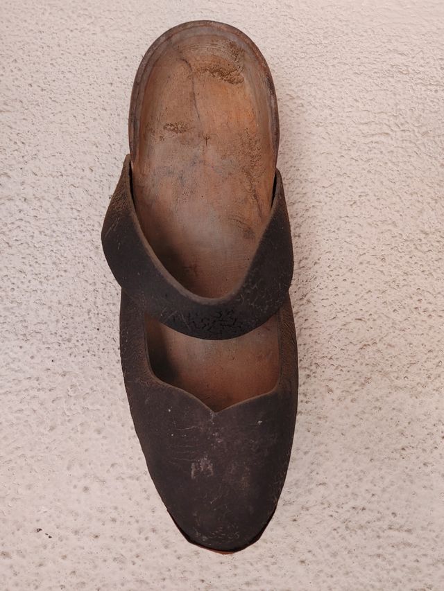vendo pareja de zuecos muy antiguos para adorno