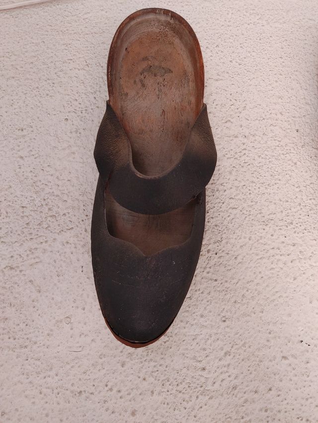 vendo pareja de zuecos muy antiguos para adorno