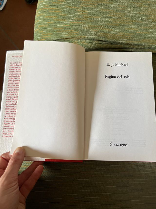 Libro 'Regina del Sole' di E. J. Micheal