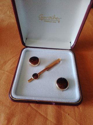 conjunto de prensa corvatas y cubrebotones