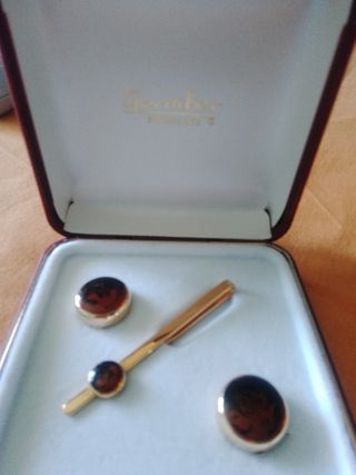 conjunto de prensa corvatas y cubrebotones