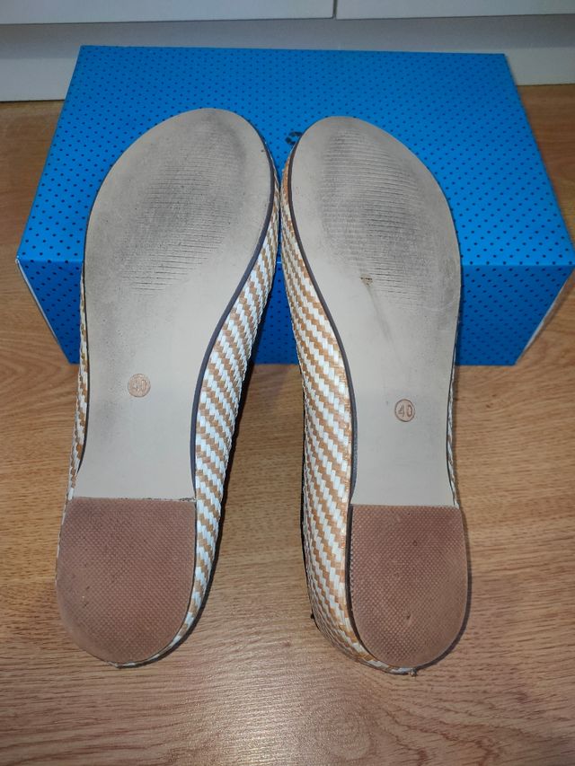 Manoletinas color marrón y beige