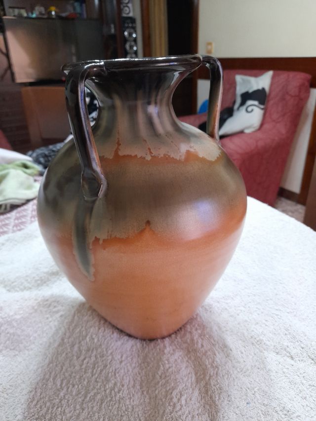 Jarrón antiguo de porcelana