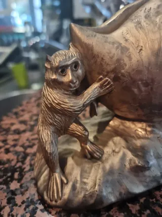 Sculrura scimmie legno  dorato