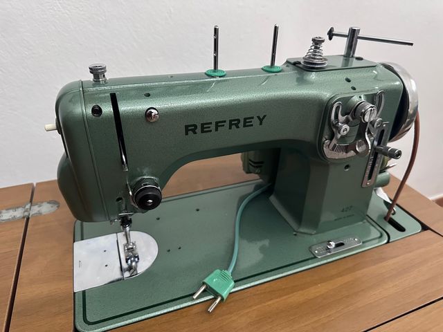 Maquina coser refrey