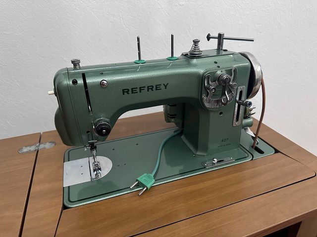 Maquina coser refrey