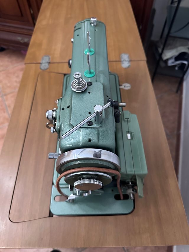 Maquina coser refrey