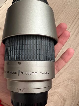 Cámara de fotos y teleObjetivo Nikon