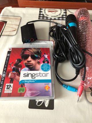 Juego singstar , con dos micrófonos para Ps3 .