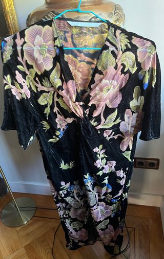 Kimono terciopelo flores estampado Zara