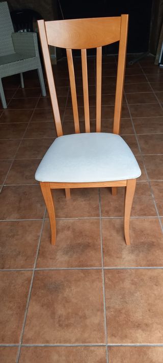 3 sillas de madera de comedor