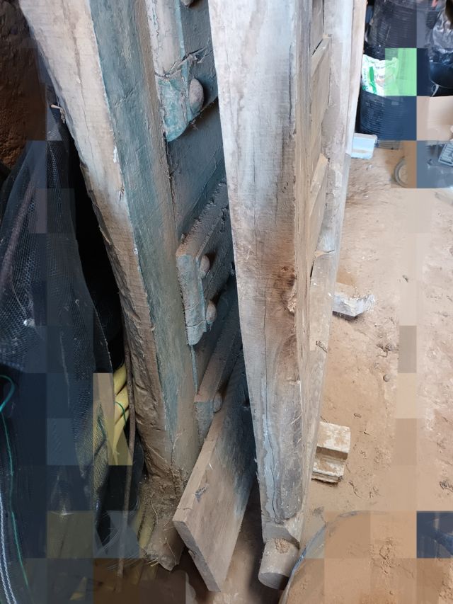 Portón madera antiguo