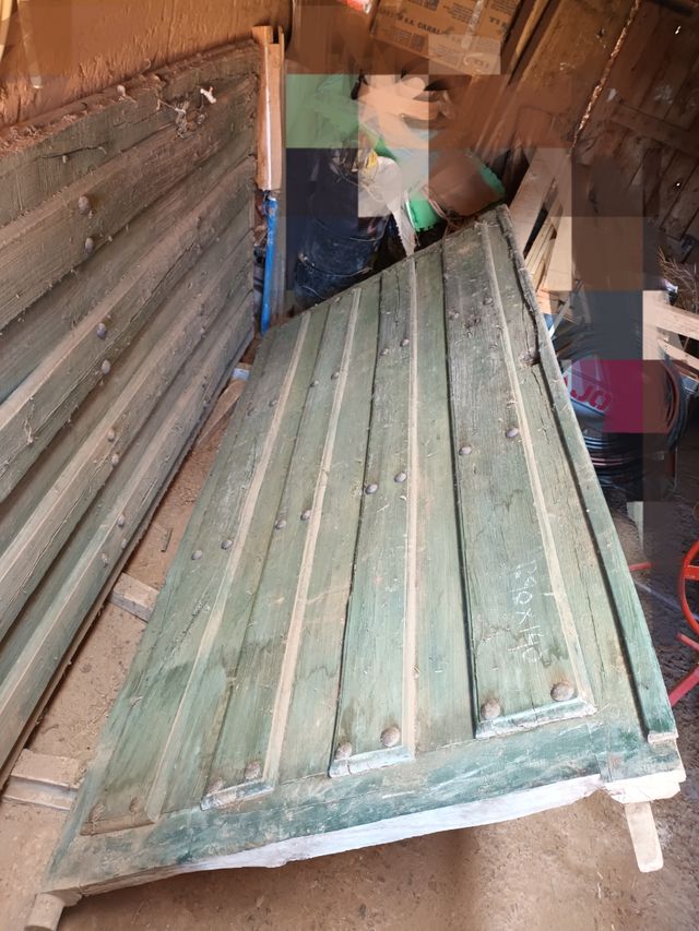 Portón madera antiguo