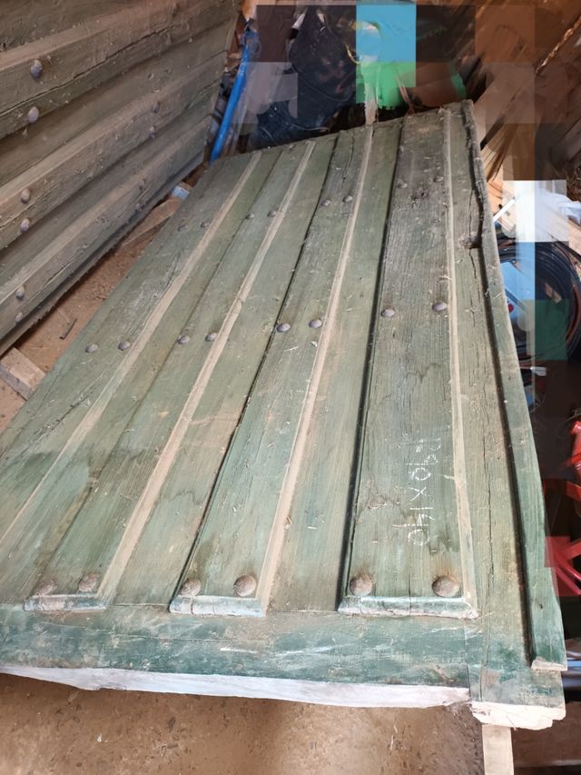 Portón madera antiguo