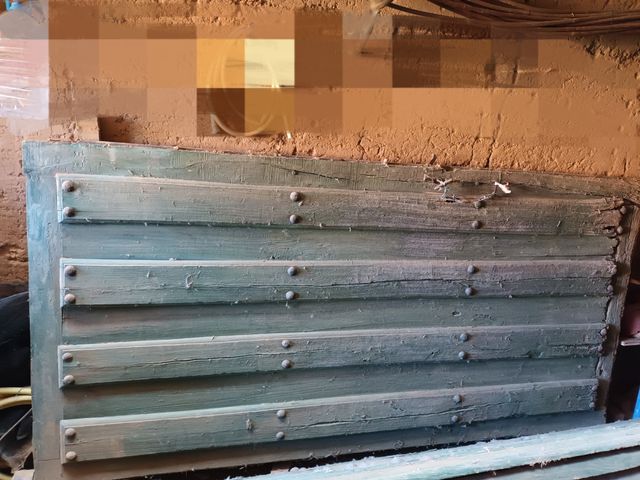 Portón madera antiguo