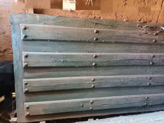 Portón madera antiguo