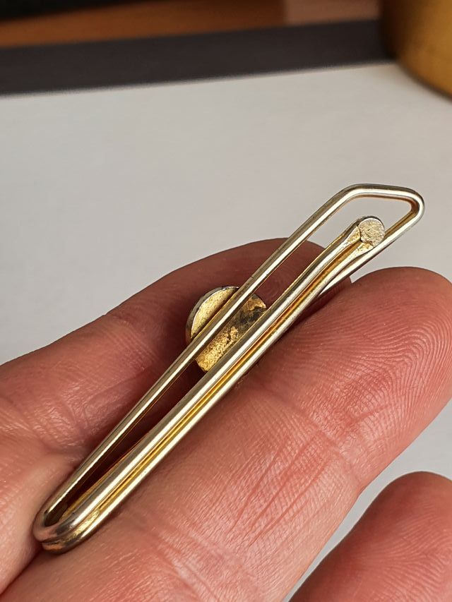 Pasador de corbata esmaltado. M. Años 60