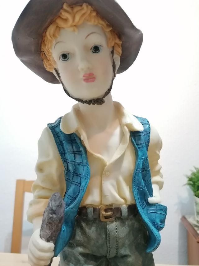 Grande ornamento in resina a forma di pastore