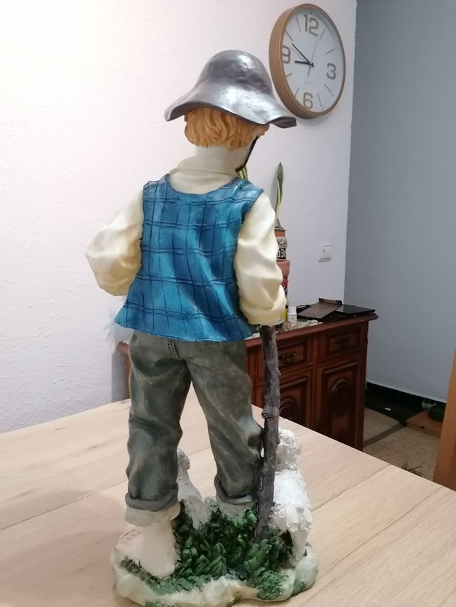 Grande ornamento in resina a forma di pastore