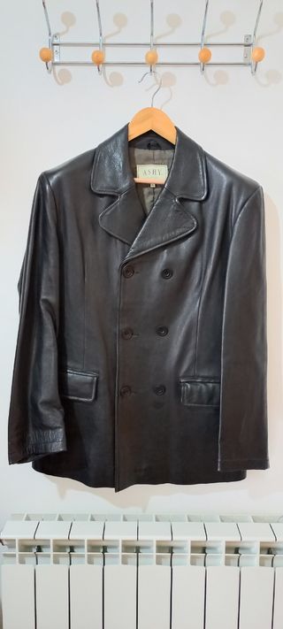 Levita de piel negra talla M
